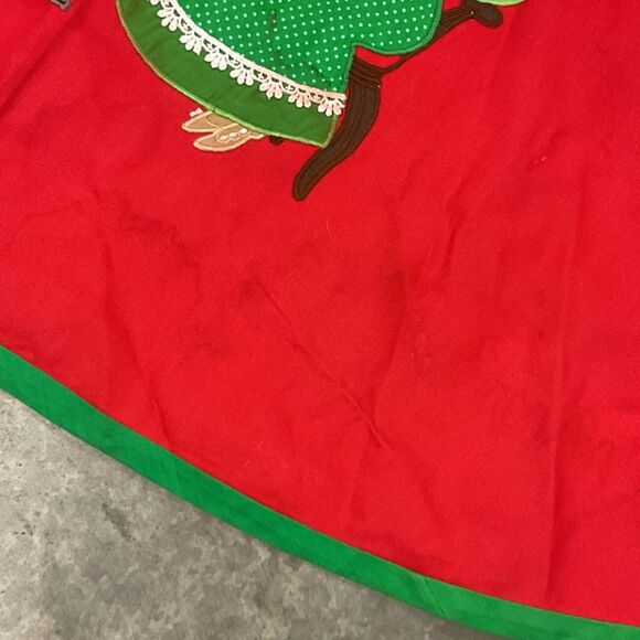 House Of Hatten Christmas Tree Skirt Red Appliqué Mom Dad Kids Toys VTG READ - Picture 15 of 16